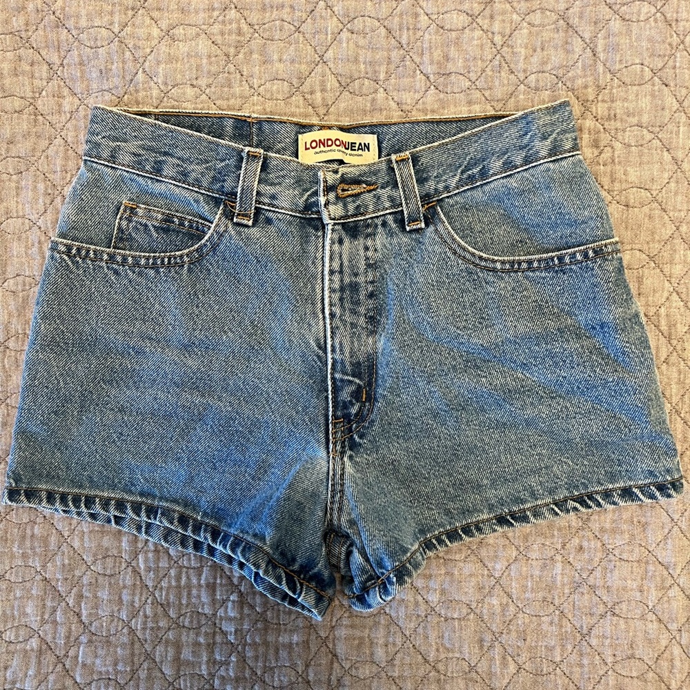 LONDONJEAN Blue Jean Shorts with Frayed Hem